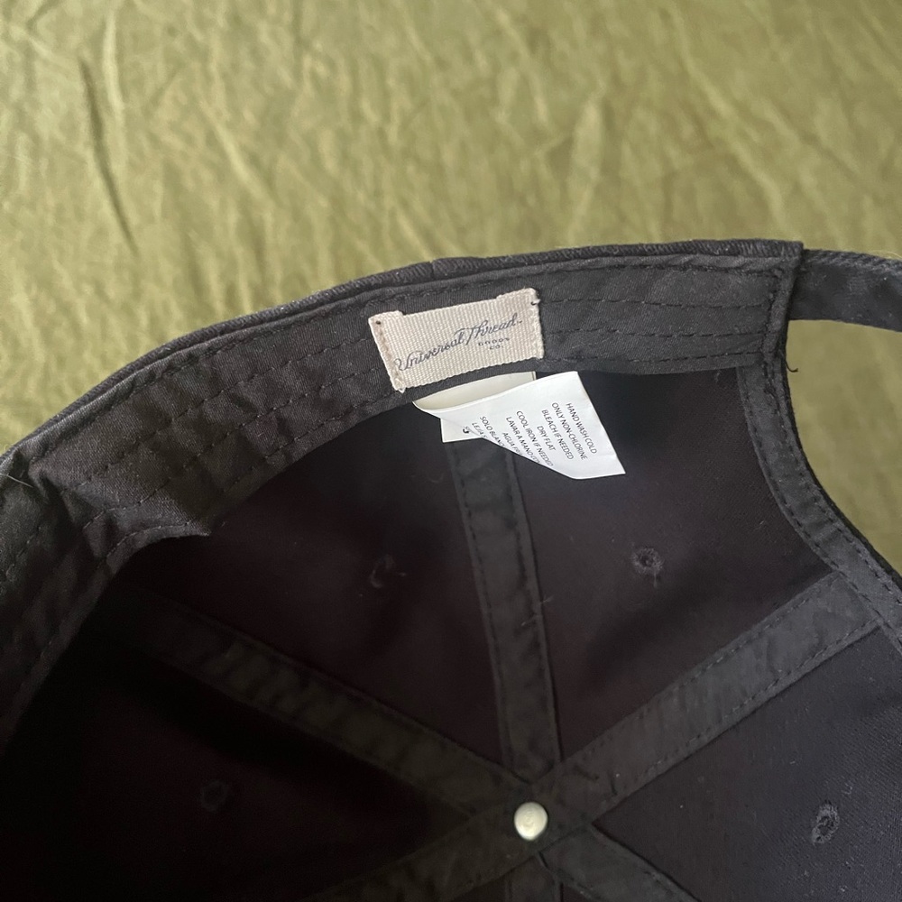 Universal Thread Black Hat - Picture 2 of 3
